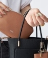 �yWEB����zSHIPS:�ySAFFIANO LEATHER�z���E���h �W�b�v �|�[�` �u���E��
