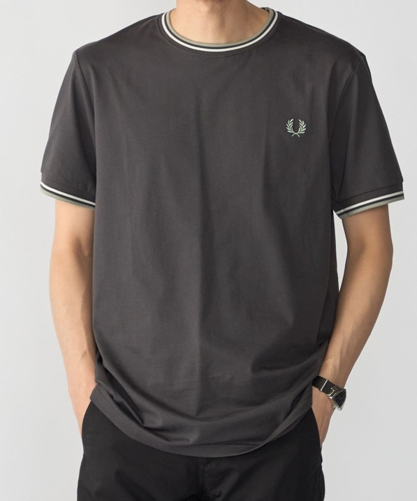 FRED PERRY: M1588V_TWIN TIPPED