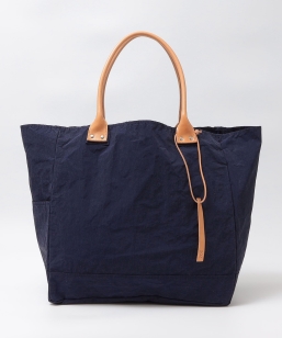 202: THE WEIGHTLESS TOTE L