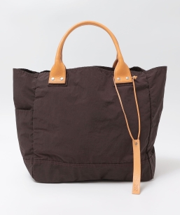 202: THE WEIGHTLESS TOTE M