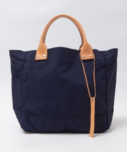 202: THE WEIGHTLESS TOTE M