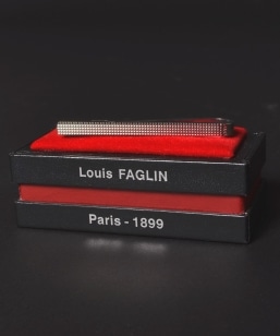 LOUIS FAGLIN: �N���[�Y �l�N�^�C�s��