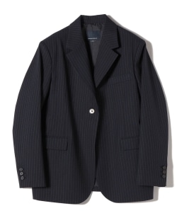UNDER STANDING:stripe over jacket