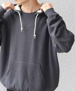 �ySHIPS any�ʒ��zRUSSELL ATHLETIC: �����|�C���g ���S ���N�� �v���I�[�o�[ �p�[�J�[��